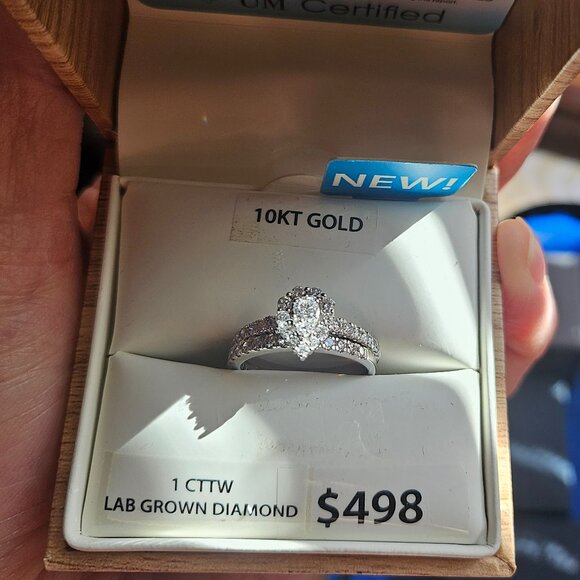 NEW 10kt Diamond ring - Picture 1 of 6